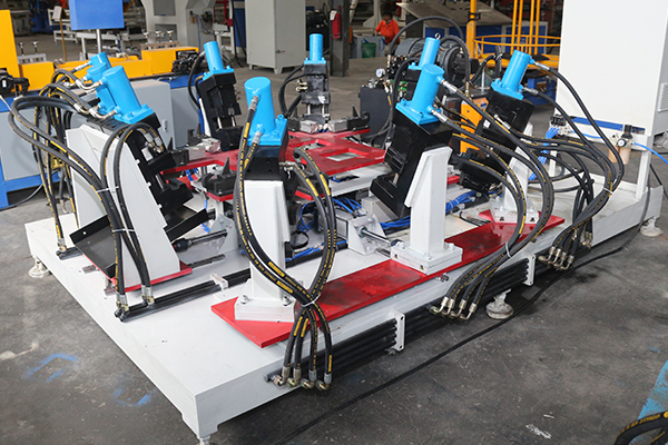 Elektrikli IBC Tote Kafes Kaynak Makinesi 50Hz PLC Kontrol 225KVA 9