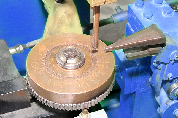 İç Halka için Hassas Tel Dağıtımına Sahip Otomatik Nokta Kaynak Makinesi 4