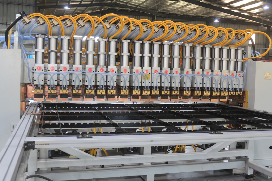 Hwashi AT-MF25K Portal Çok Noktalı Kaynak Makinesi, MFDC İnvertörlü Güç Kaynağı Servo Tahrikli Besleme ve Ayarlanabilir Elektrot Aralığı